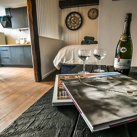 Au Fil Du Temps Apartment ซิลิสตาต์ ภายนอก รูปภาพ