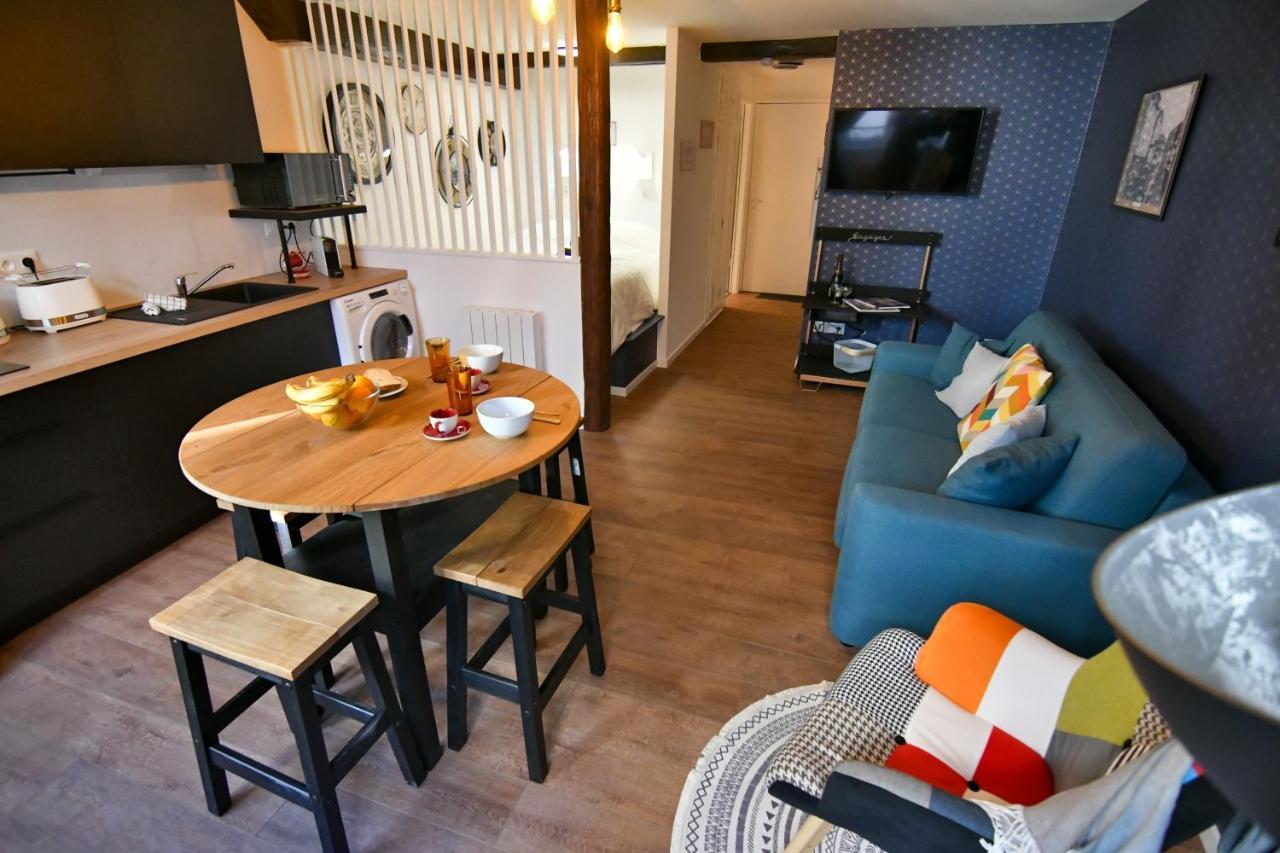 Au Fil Du Temps Apartment ซิลิสตาต์ ภายนอก รูปภาพ